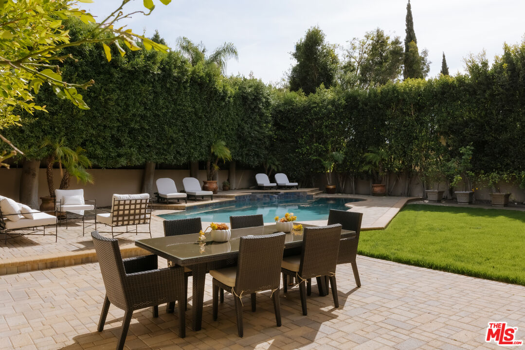 1202 San Vicente Blvd