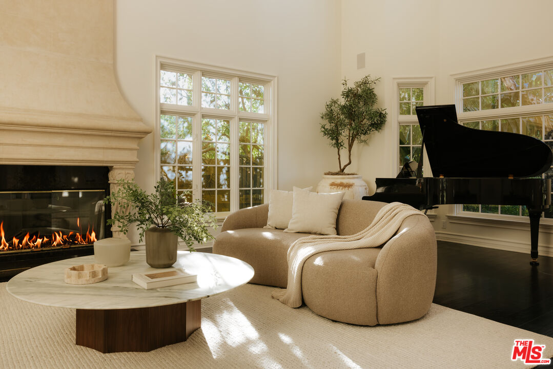 1202 San Vicente Blvd