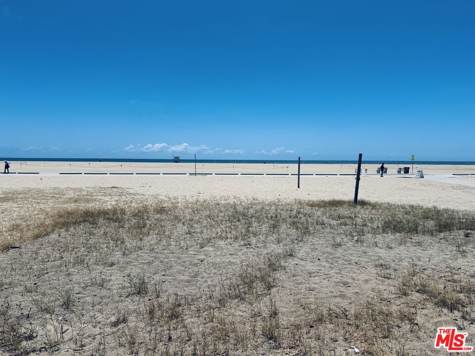 936 Palisades Beach Rd