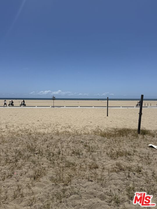 936 Palisades Beach Rd