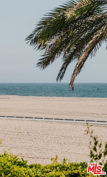 936 Palisades Beach Rd