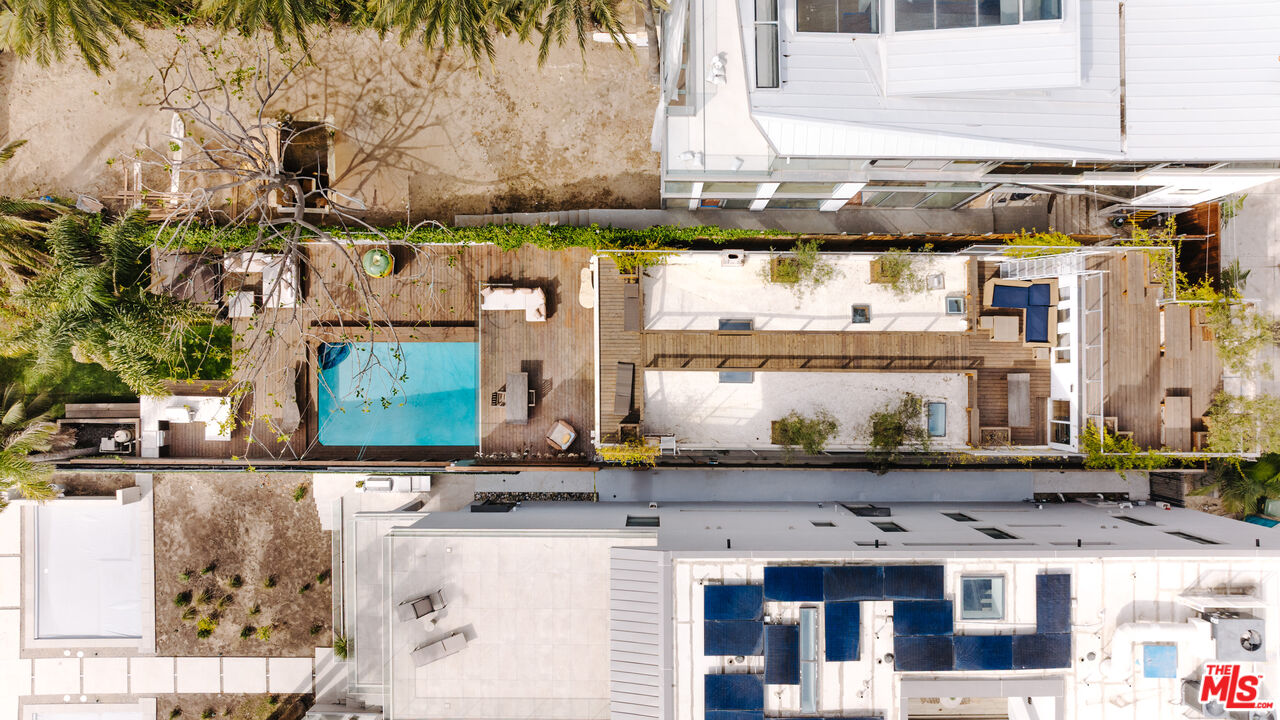 936 Palisades Beach Rd