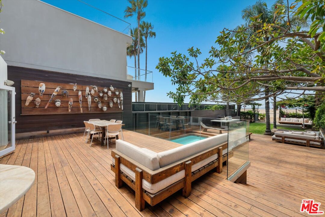 936 Palisades Beach Rd