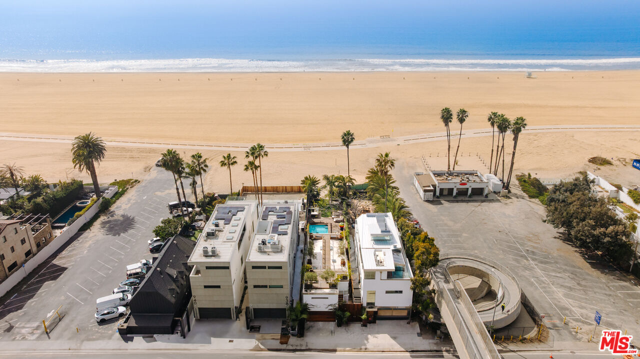 936 Palisades Beach Rd