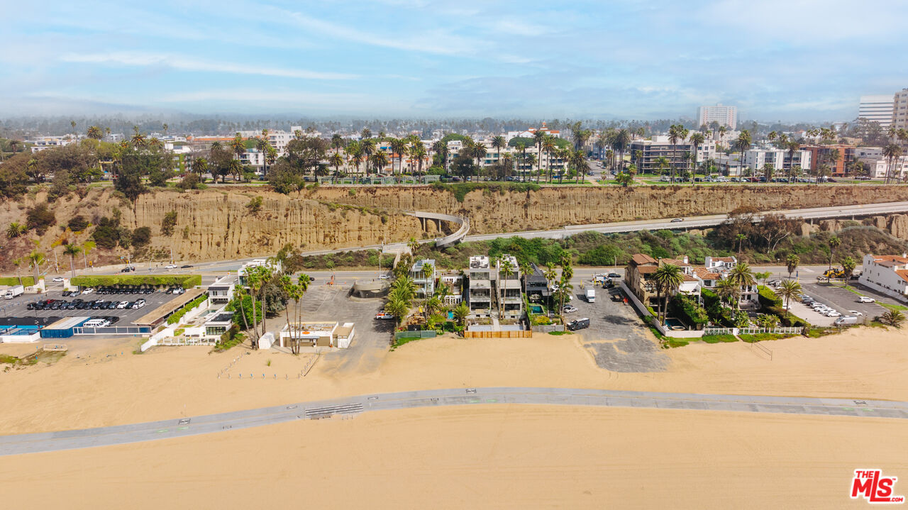 936 Palisades Beach Rd