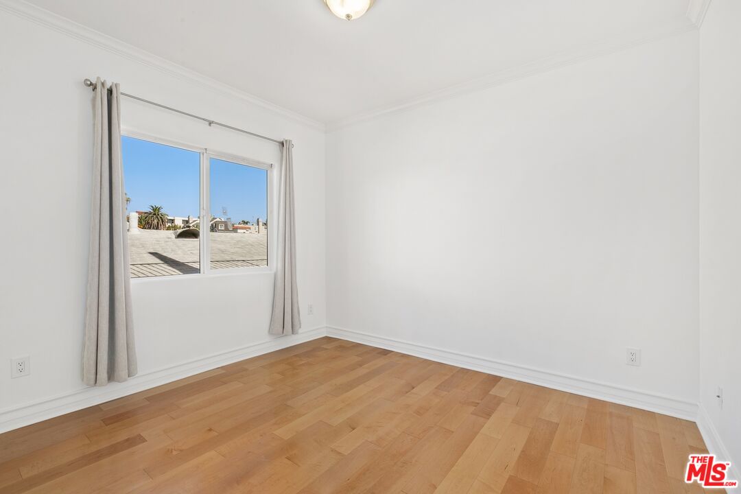 11723 Mayfield Ave Unit: 5