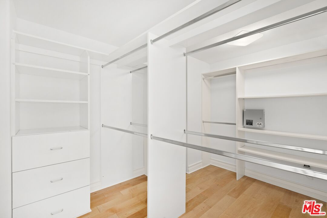 11723 Mayfield Ave Unit: 5