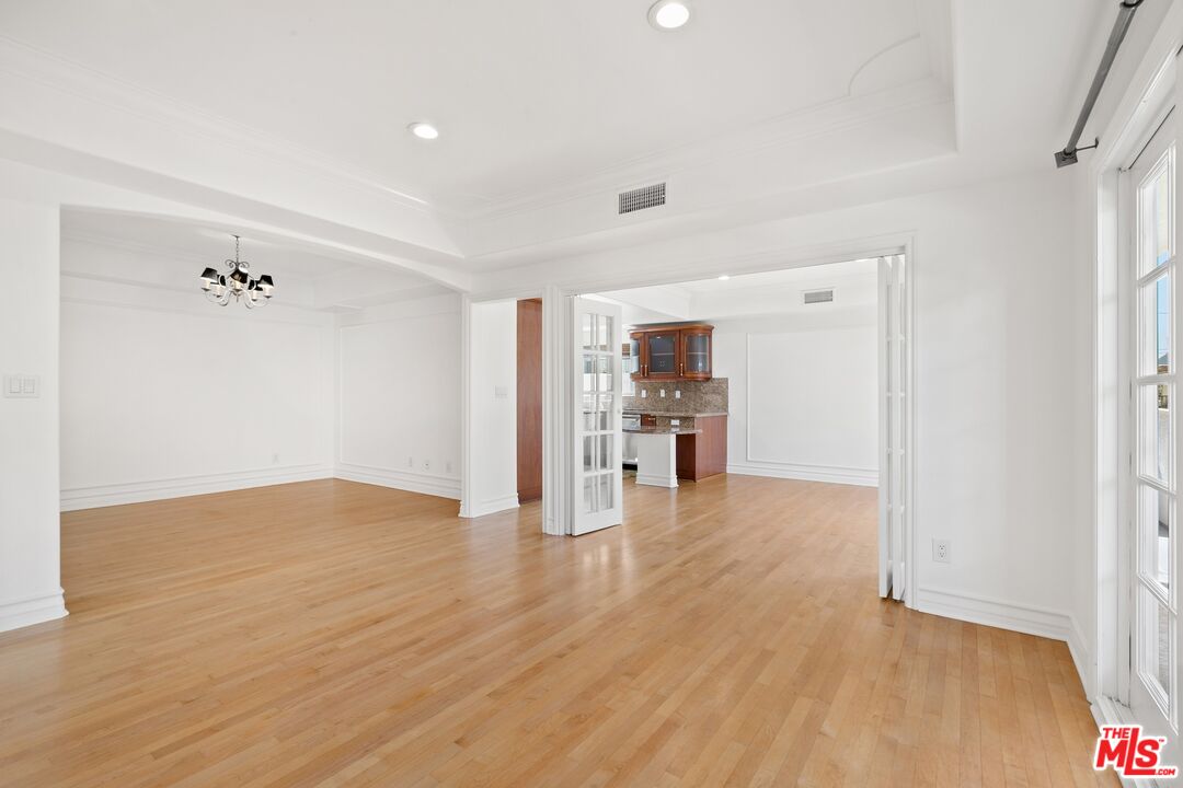 11723 Mayfield Ave Unit: 5