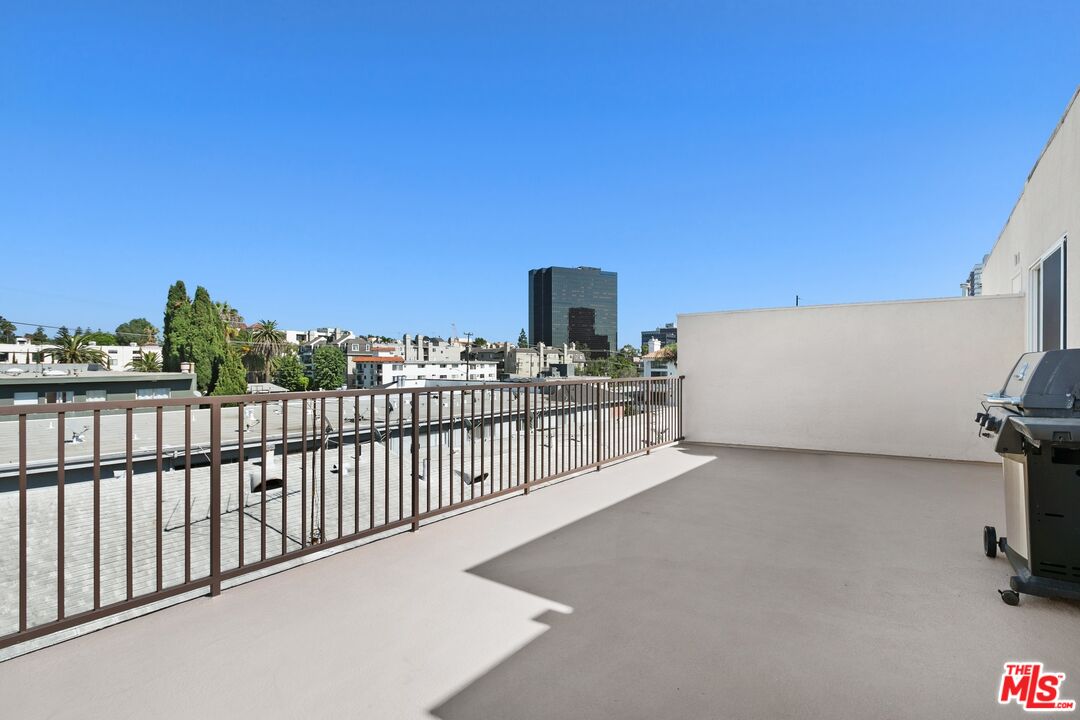 11723 Mayfield Ave Unit: 5