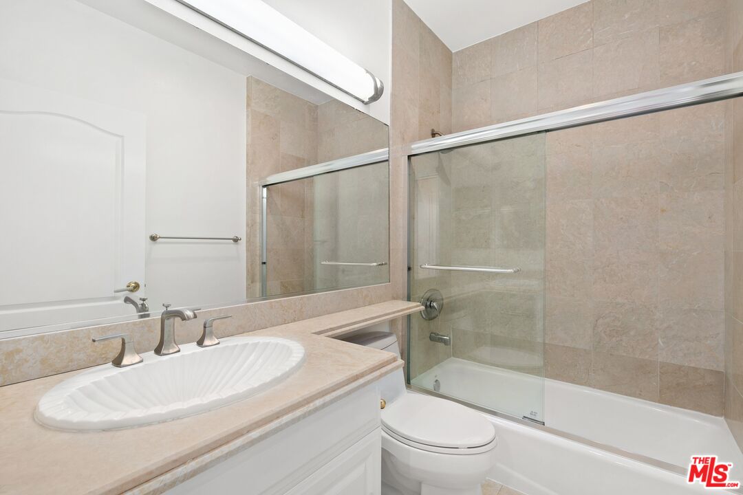 11723 Mayfield Ave Unit: 5