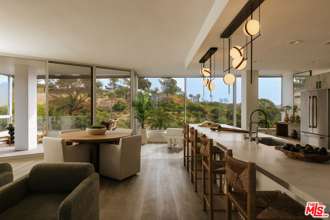 17352 W Sunset Blvd Unit: 1