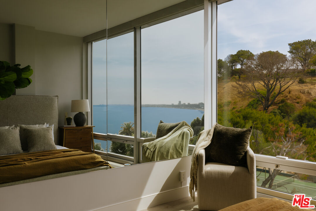 17352 W Sunset Blvd Unit: 1