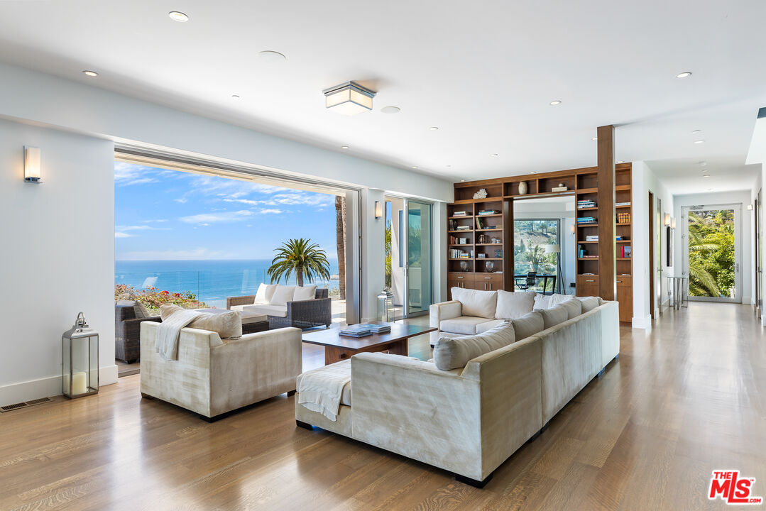 200 Arno WAY