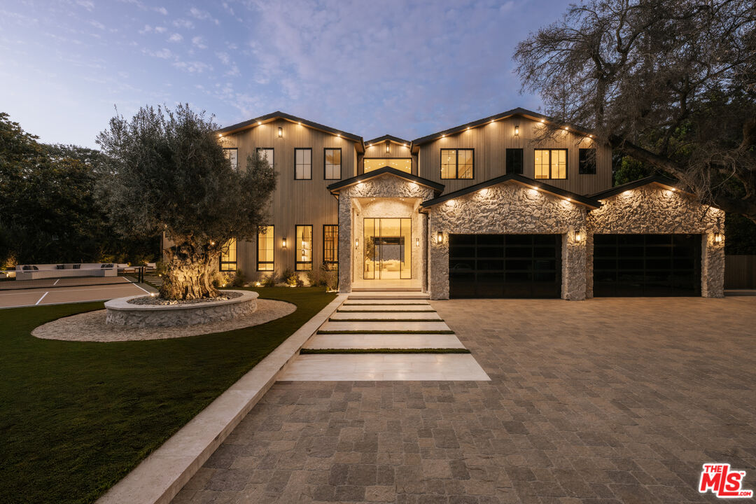 2130 Mandeville Canyon Rd