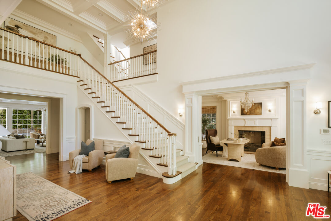 2435 Mandeville Canyon Rd