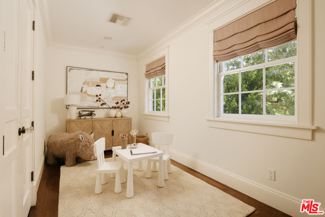 2435 Mandeville Canyon Rd
