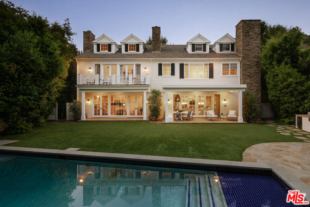 2435 Mandeville Canyon Rd