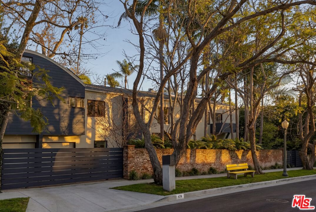 576 E Channel Rd