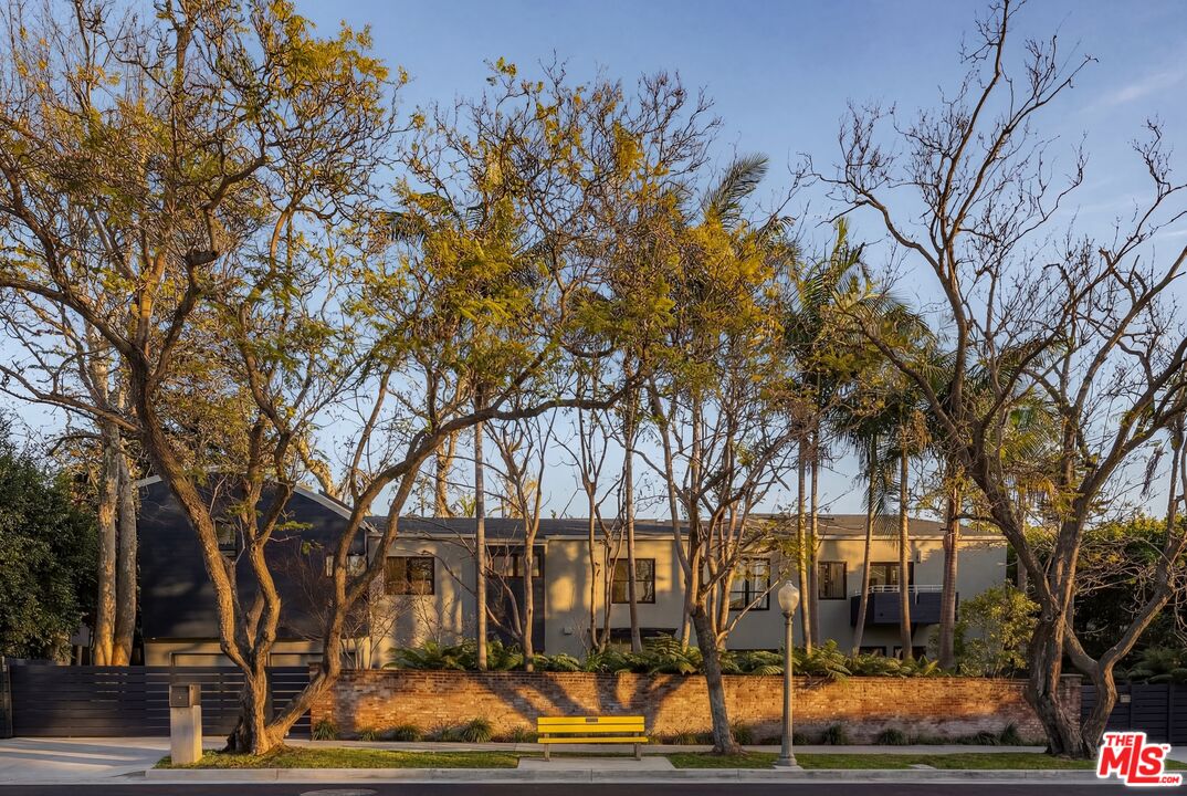 576 E Channel Rd