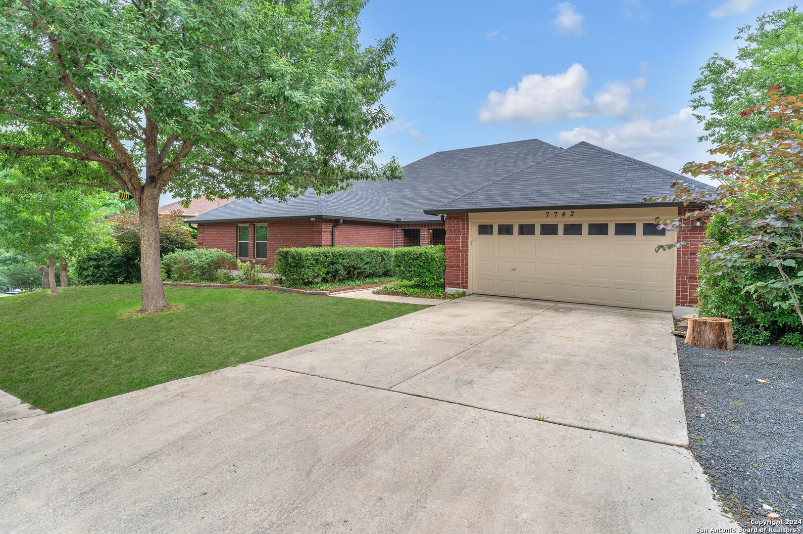 7742 OAKHILL PARK DR