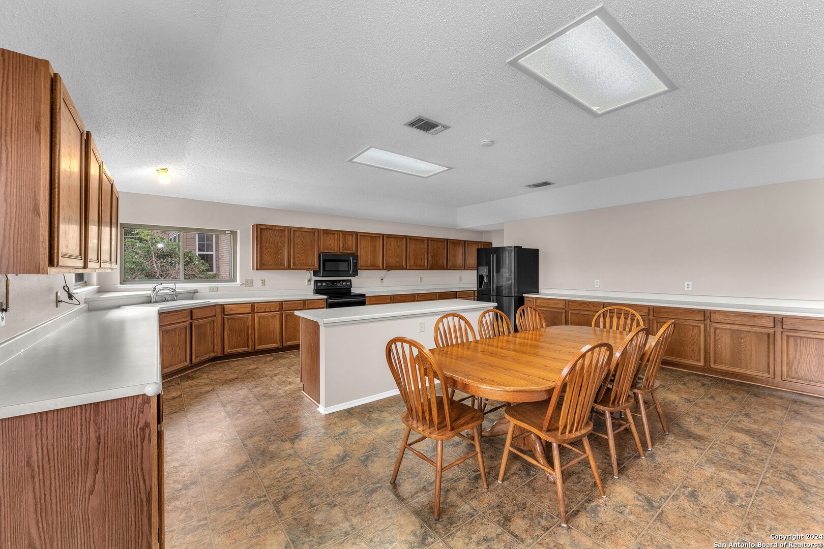 7742 OAKHILL PARK DR
