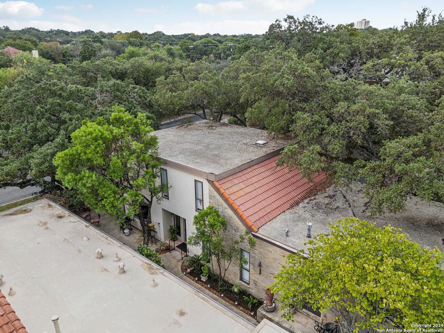 3816 LOMITA