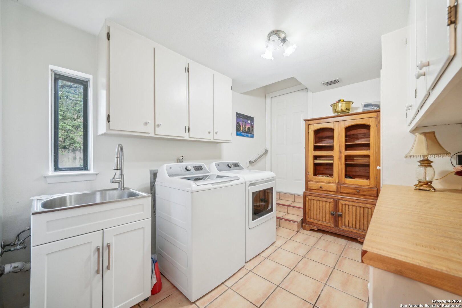 3816 LOMITA