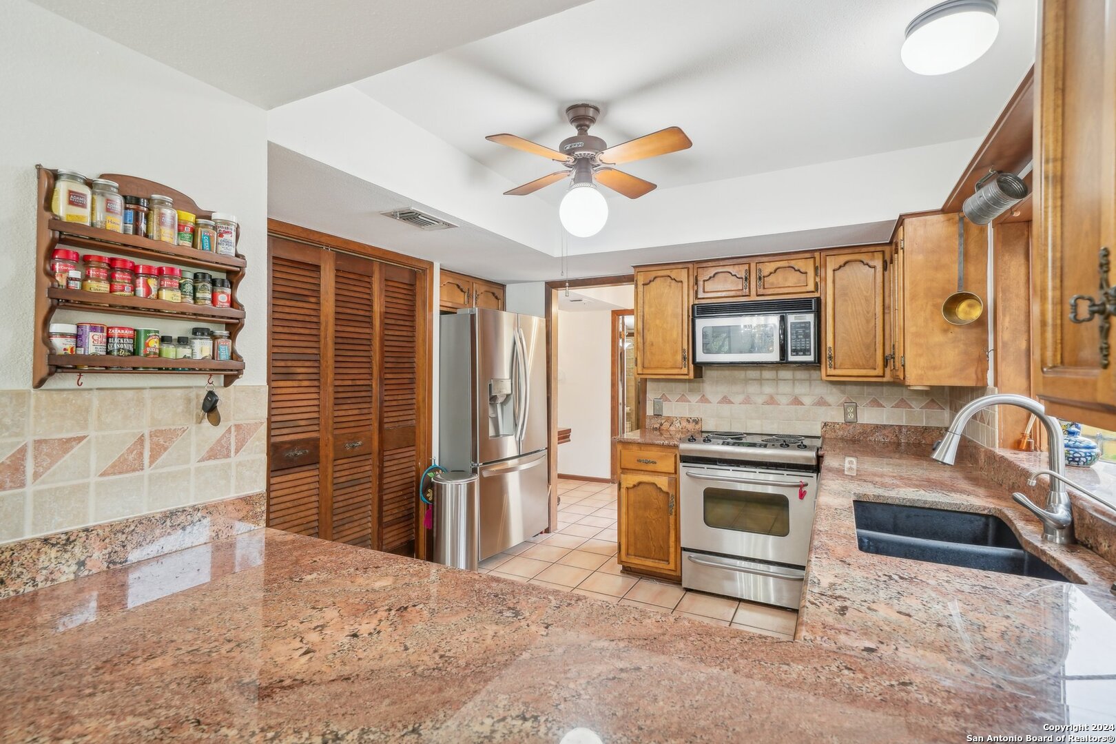 3816 LOMITA
