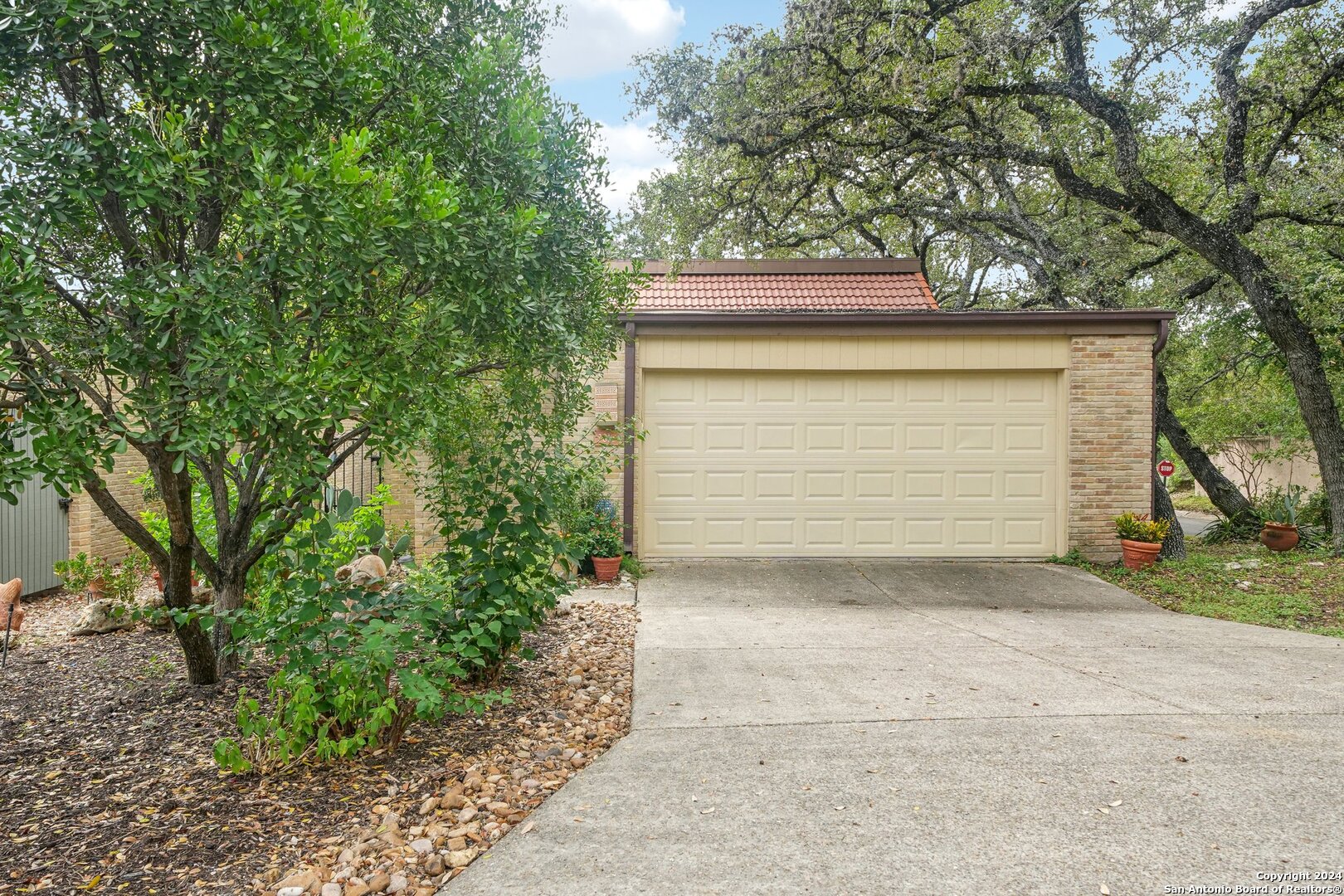 3816 LOMITA