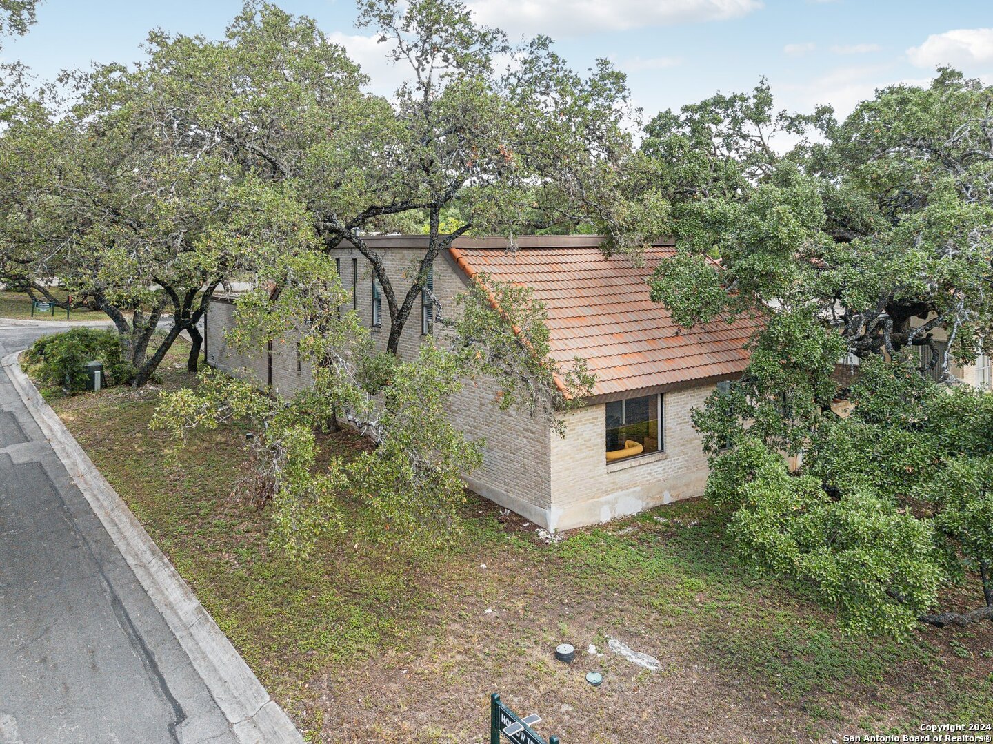 3816 LOMITA