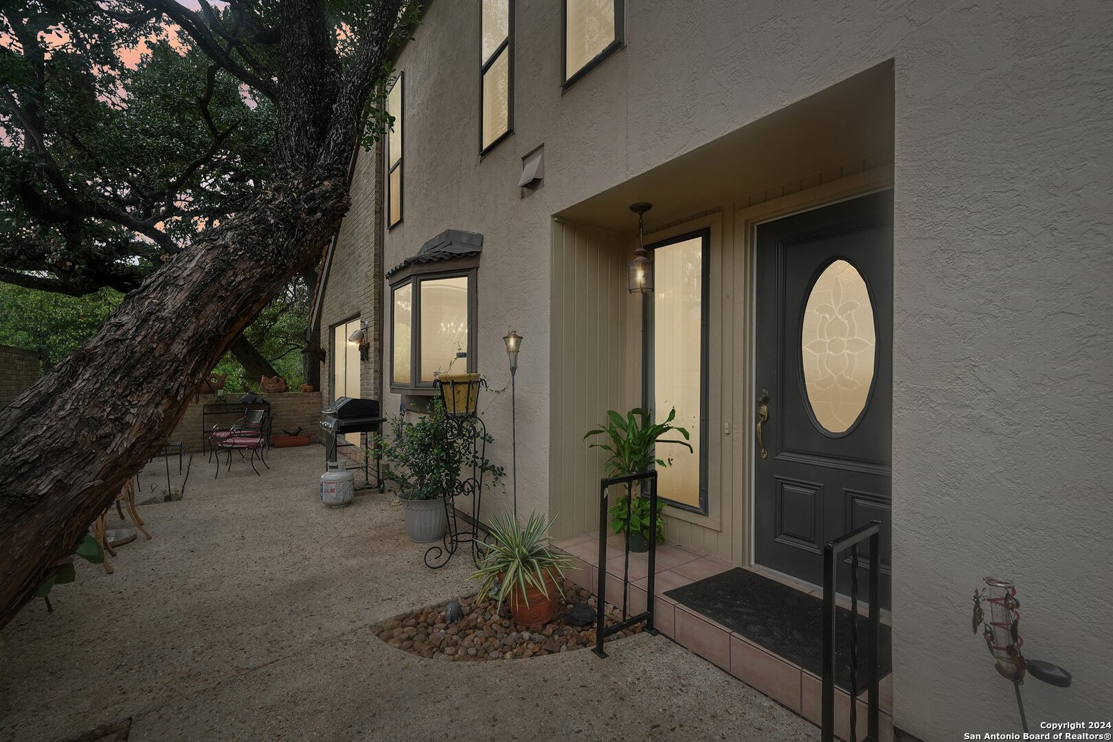 3816 LOMITA