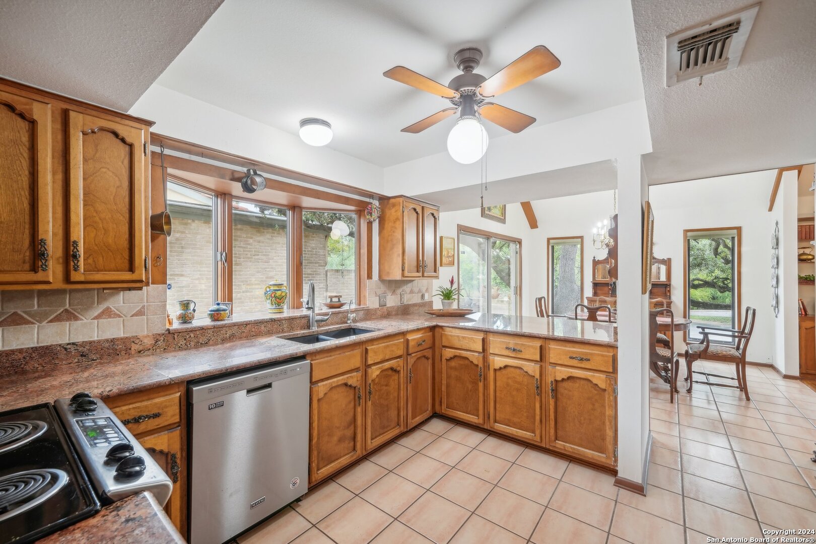 3816 LOMITA