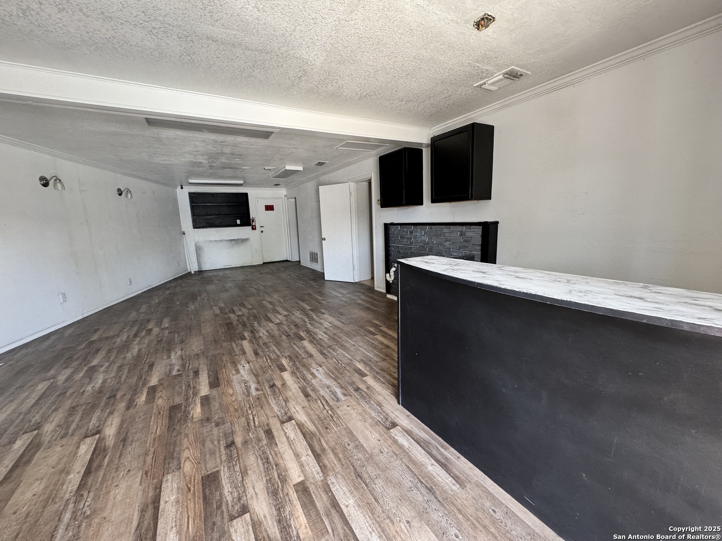 6617 S Flores