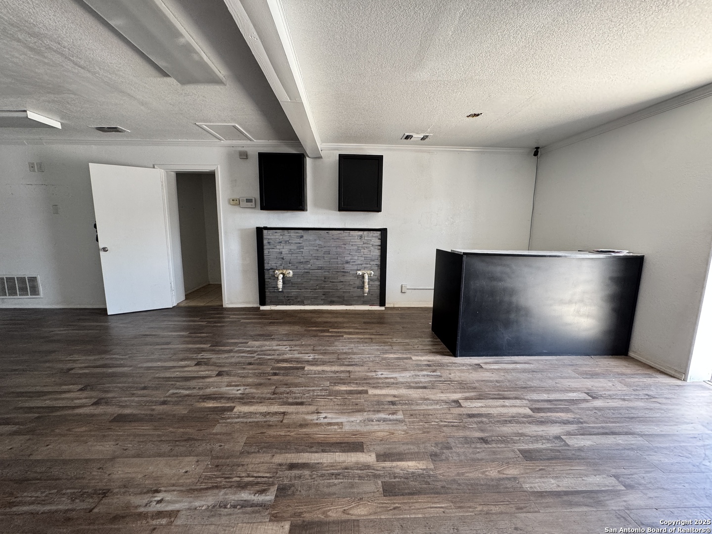 6617 S Flores