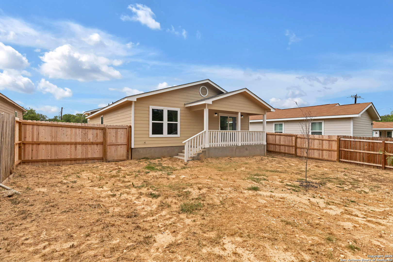 6338 Channel View
