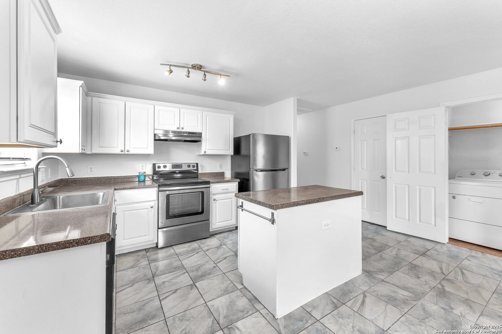 11243 Country Canyon