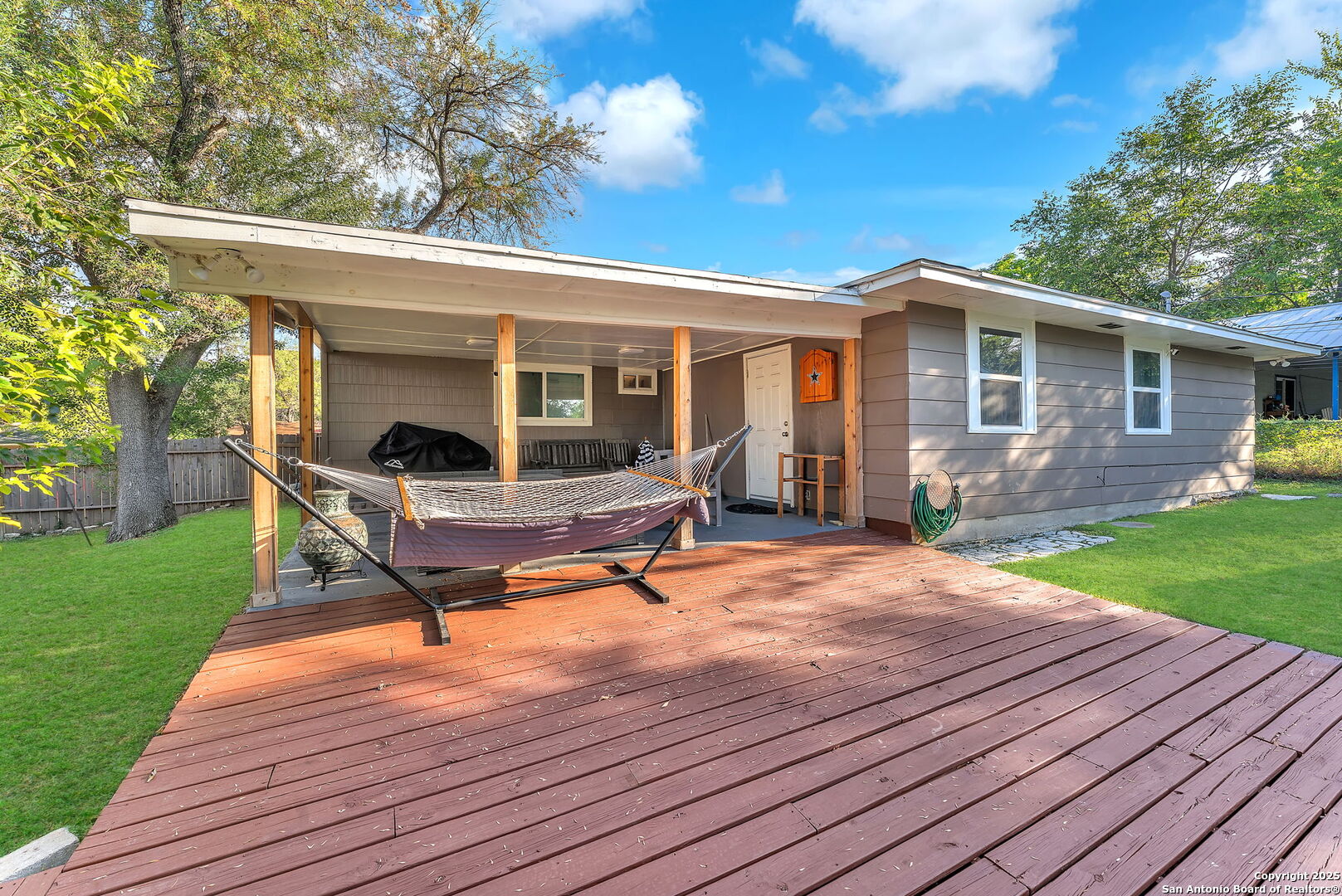 8323 White Oak
