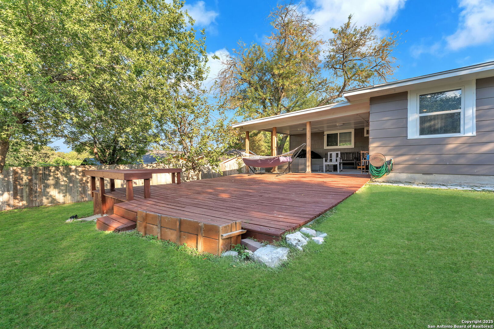 8323 White Oak