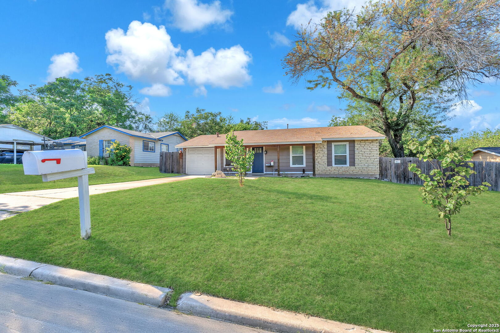 8323 White Oak