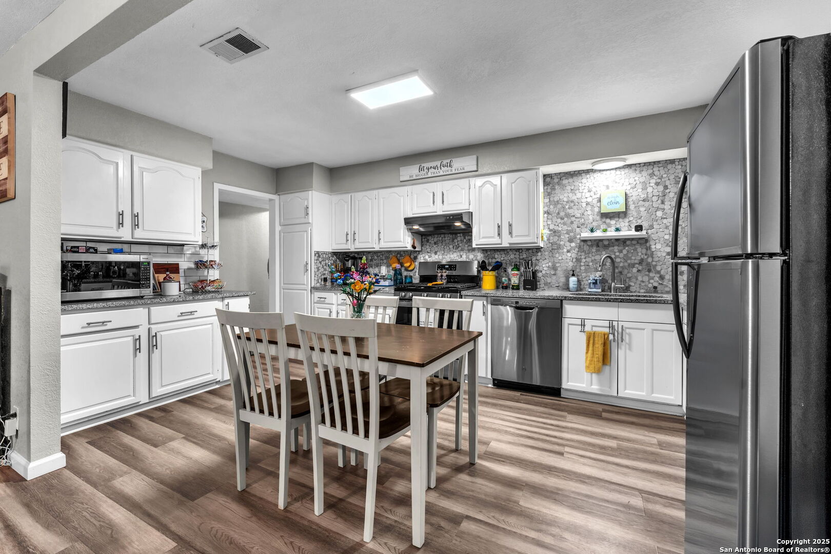 8323 White Oak