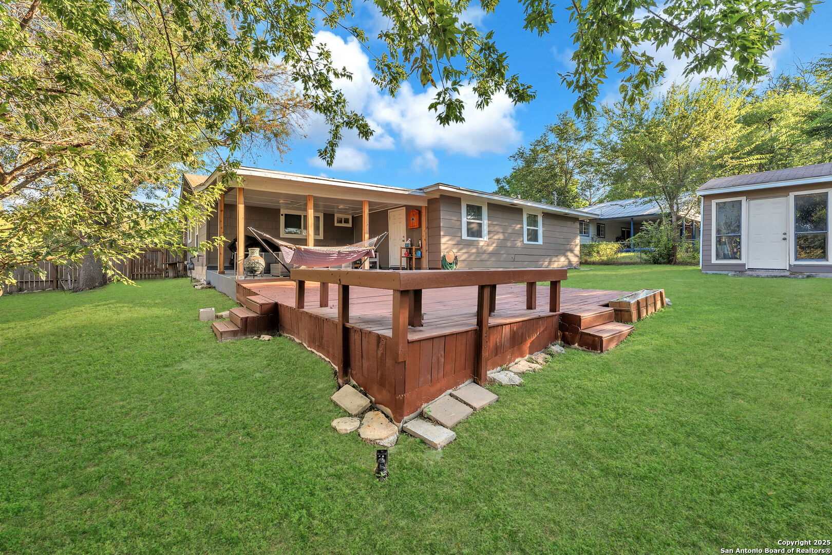 8323 White Oak