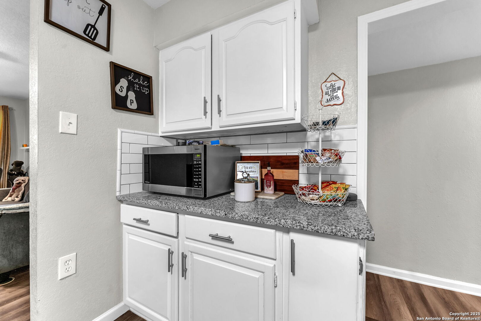 8323 White Oak