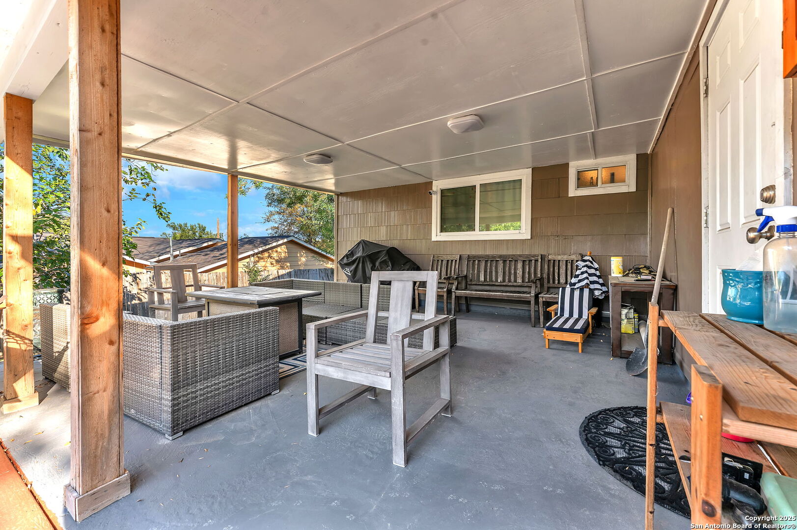 8323 White Oak