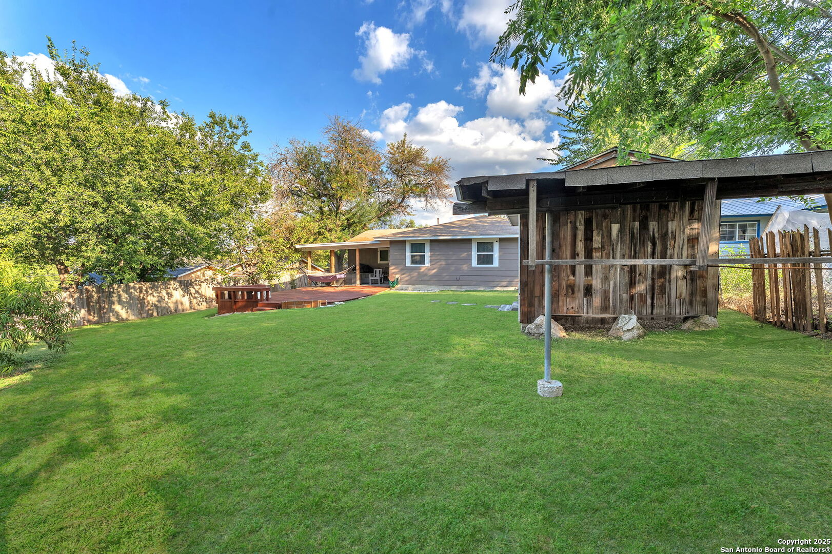 8323 White Oak