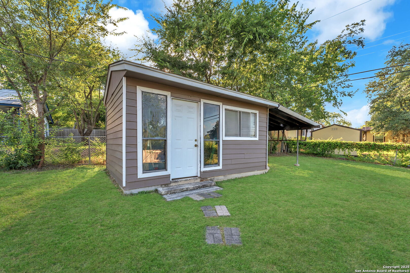 8323 White Oak