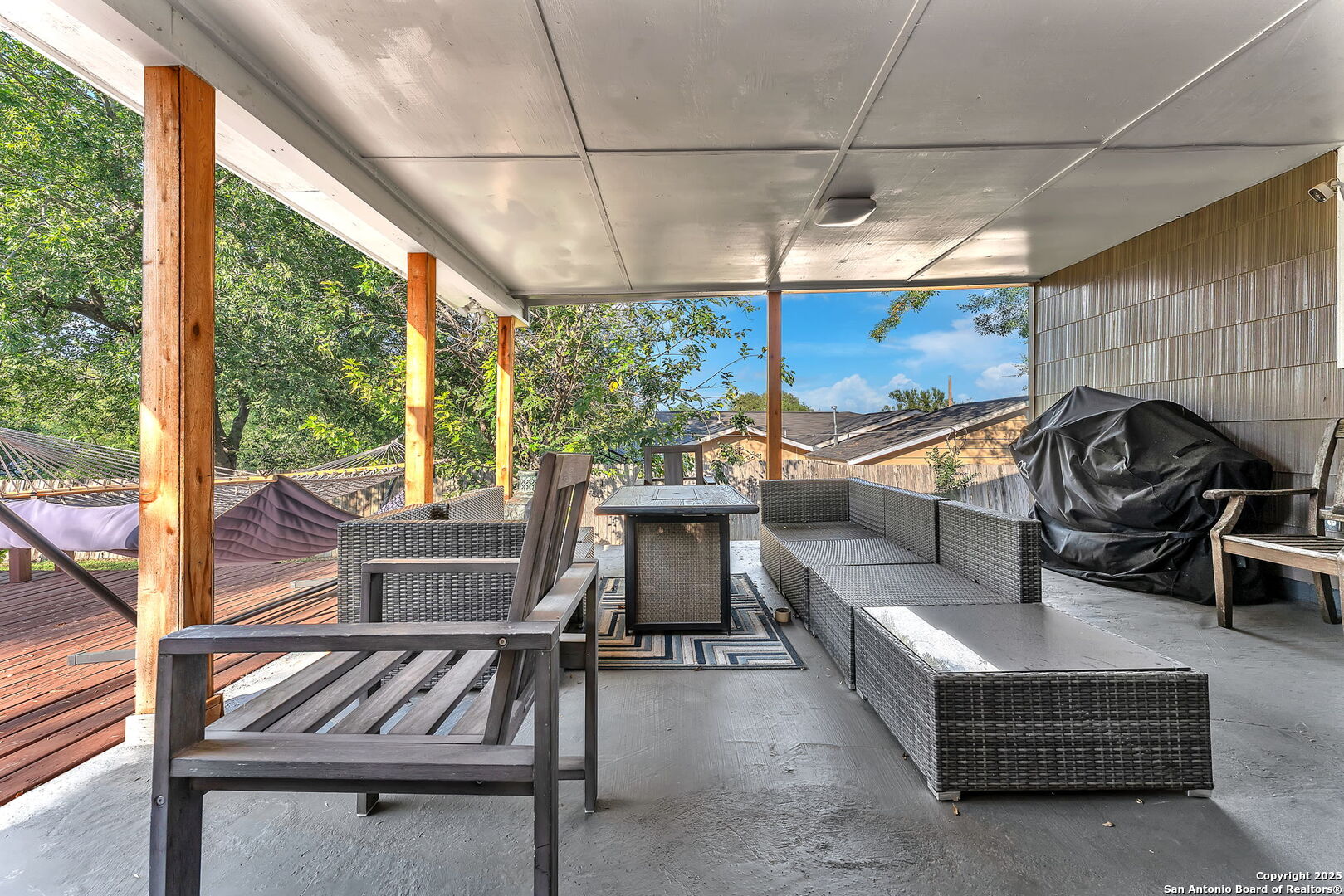 8323 White Oak