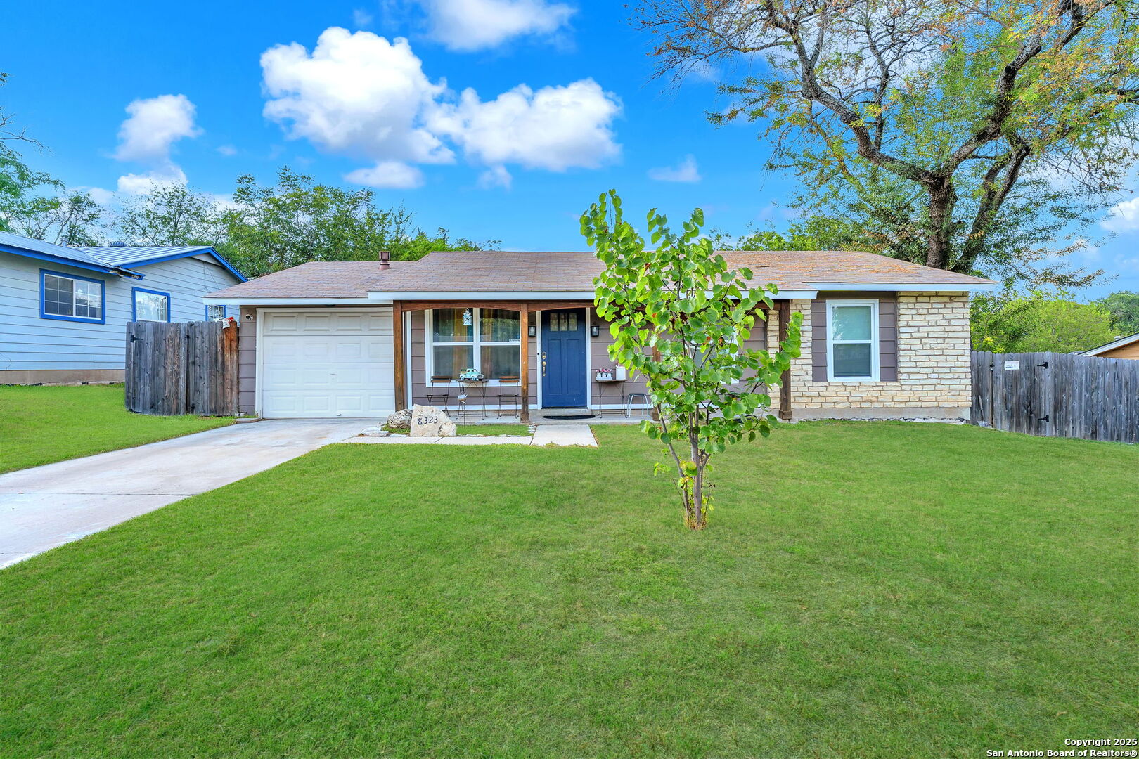 8323 White Oak