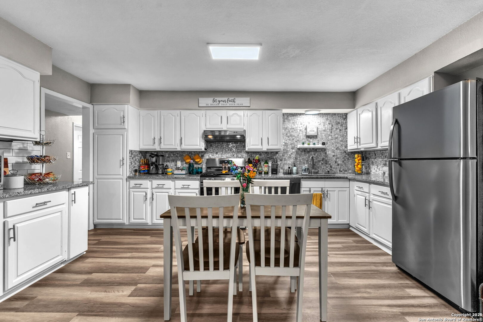 8323 White Oak