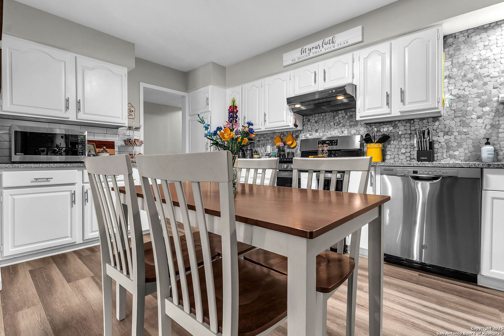 8323 White Oak