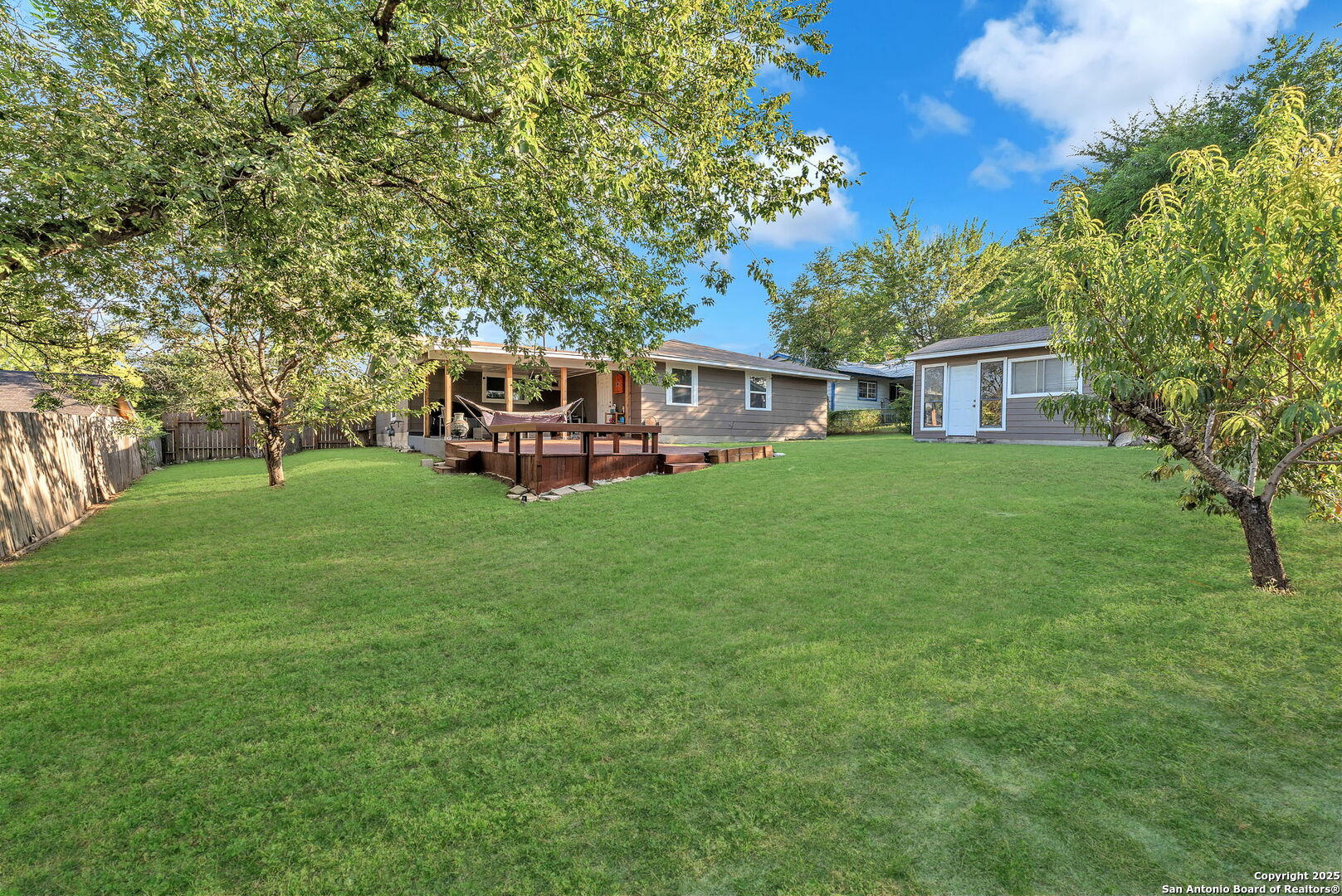8323 White Oak